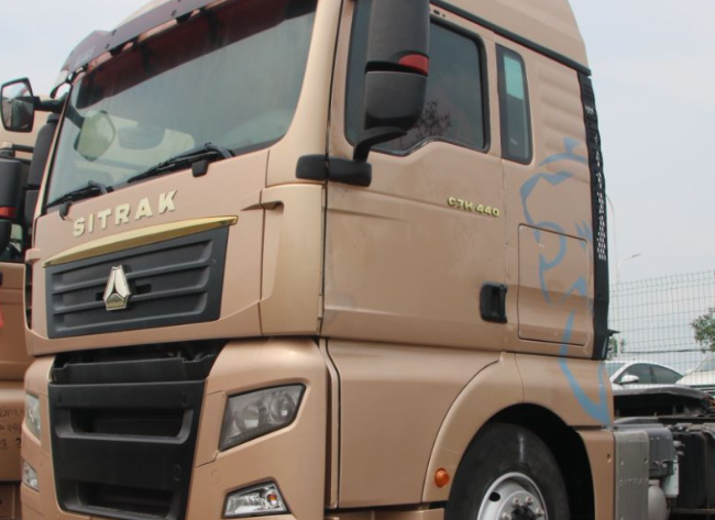 Sitrak Tractor Trucks C7H440