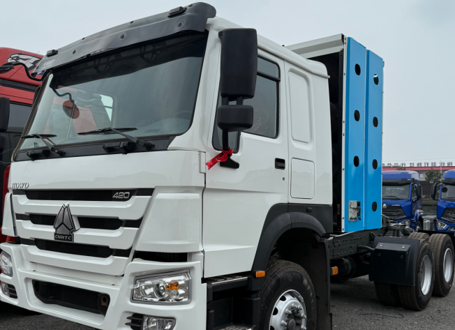 Used HOWO CNG Tractor Trucks