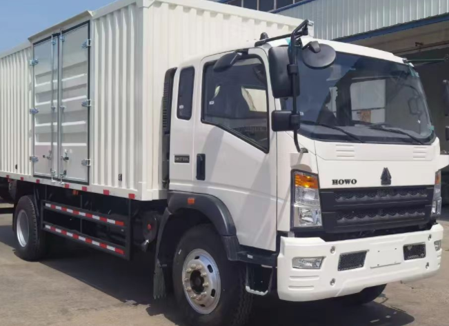 Used HOWO 6 Wheels Box Trucks White