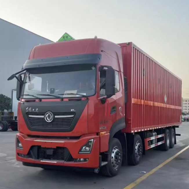 Used DFM 12 Wheels Box Trucks