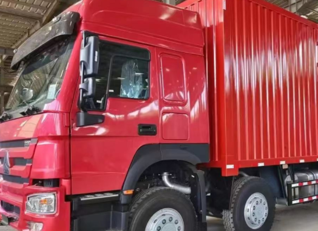 Used HOWO 12 Wheels Box Trucks